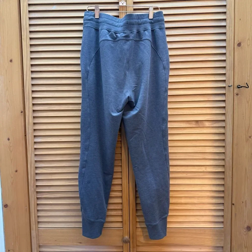 Lululemon women’s Gray Jogger size 6